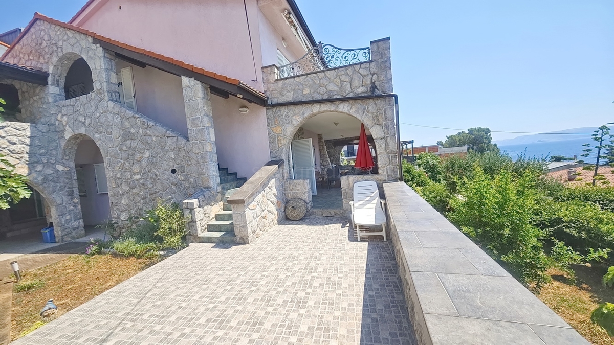 Crikvenica, villa indipendente con 4 unità abitative, vicino al mare!