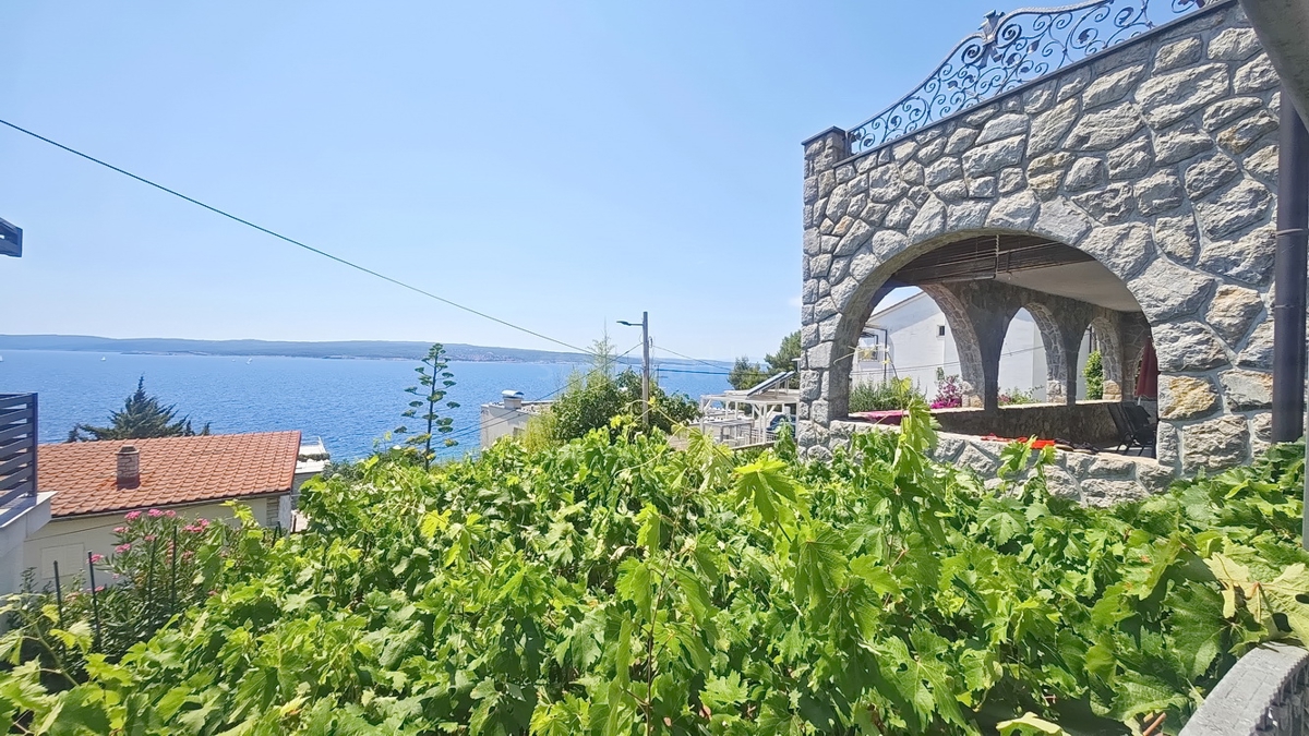 Crikvenica, villa indipendente con 4 unità abitative, vicino al mare!