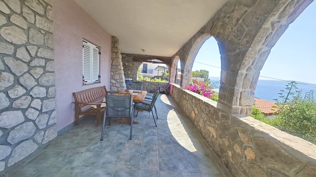 Crikvenica, villa indipendente con 4 unità abitative, vicino al mare!