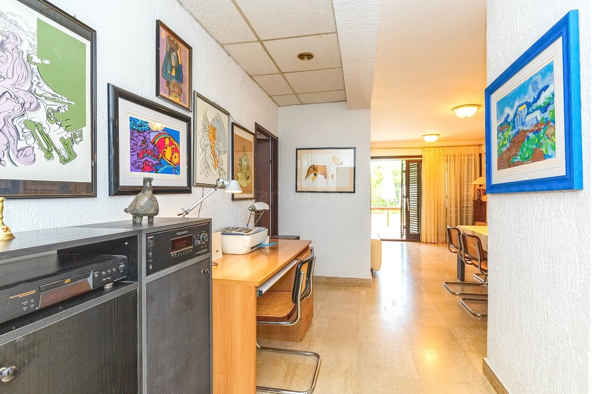 Punat, casa bifamiliare con 5 appartamenti nelle immediate vicinanze del mare!