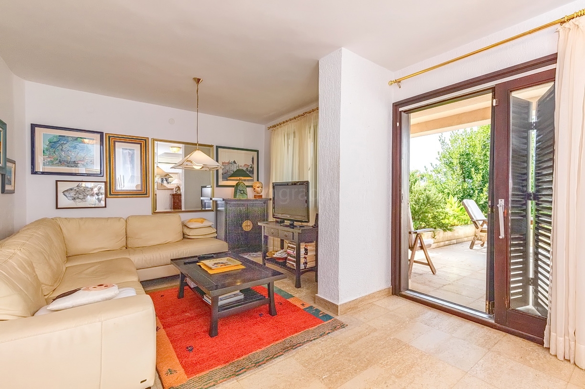 Punat, casa bifamiliare con 5 appartamenti nelle immediate vicinanze del mare!