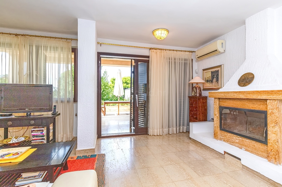 Punat, casa bifamiliare con 5 appartamenti nelle immediate vicinanze del mare!