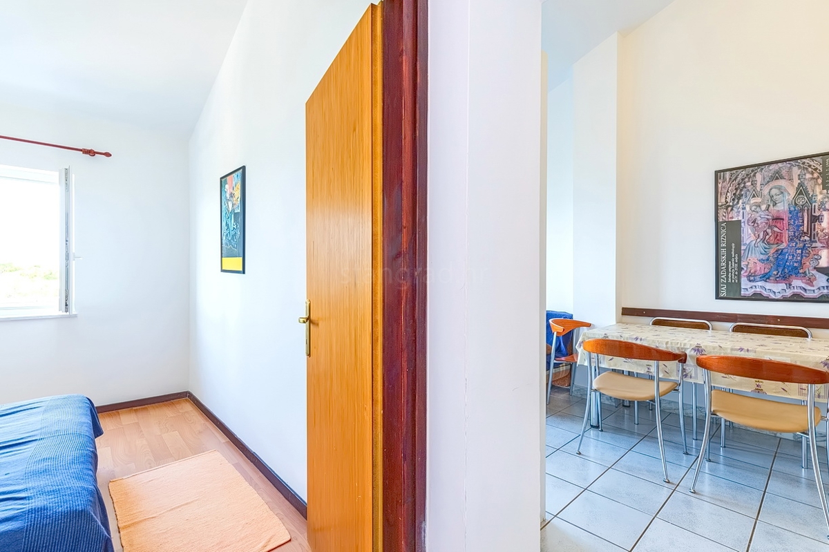 Punat, casa bifamiliare con 5 appartamenti nelle immediate vicinanze del mare!