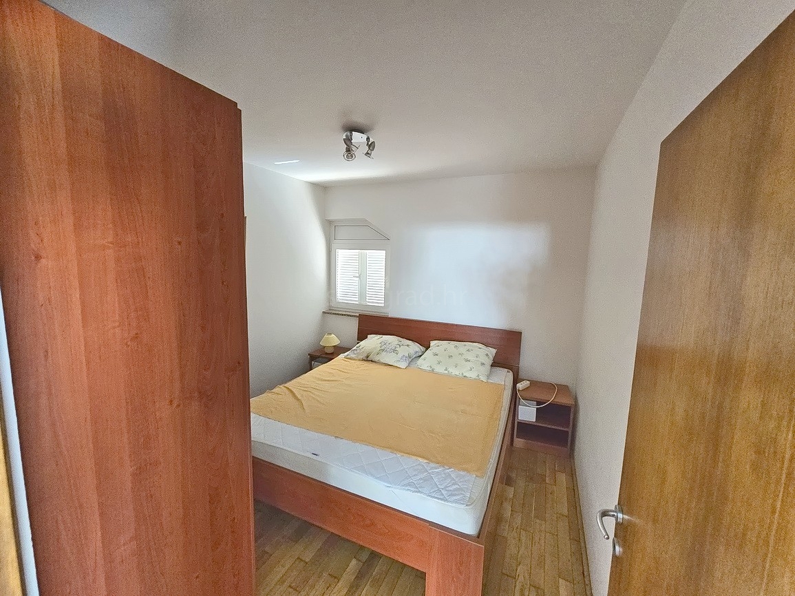 Malinska, appartamento al piano terra con giardino e piscina privata!