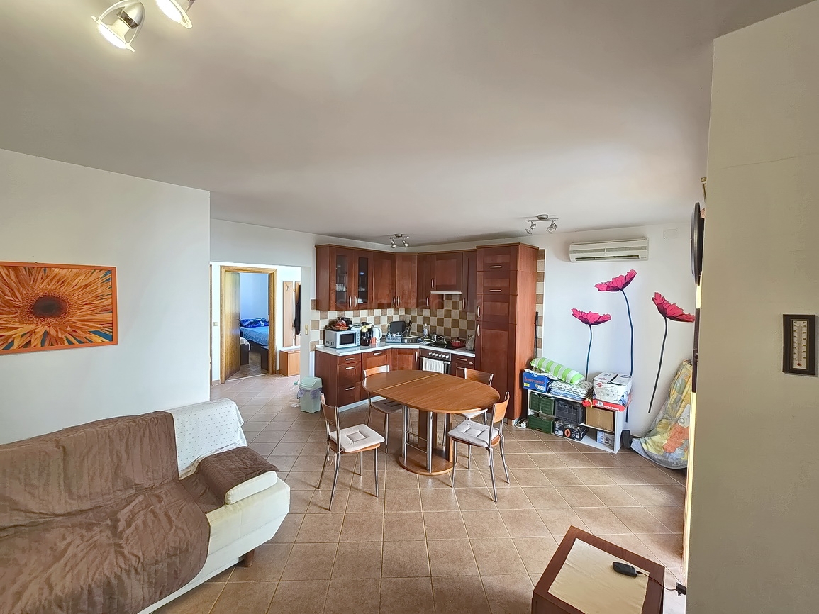 Malinska, appartamento al piano terra con giardino e piscina privata!