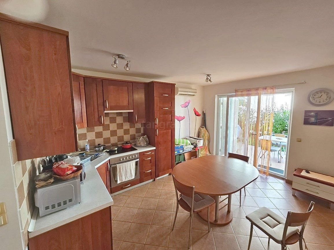 Malinska, appartamento al piano terra con giardino e piscina privata!