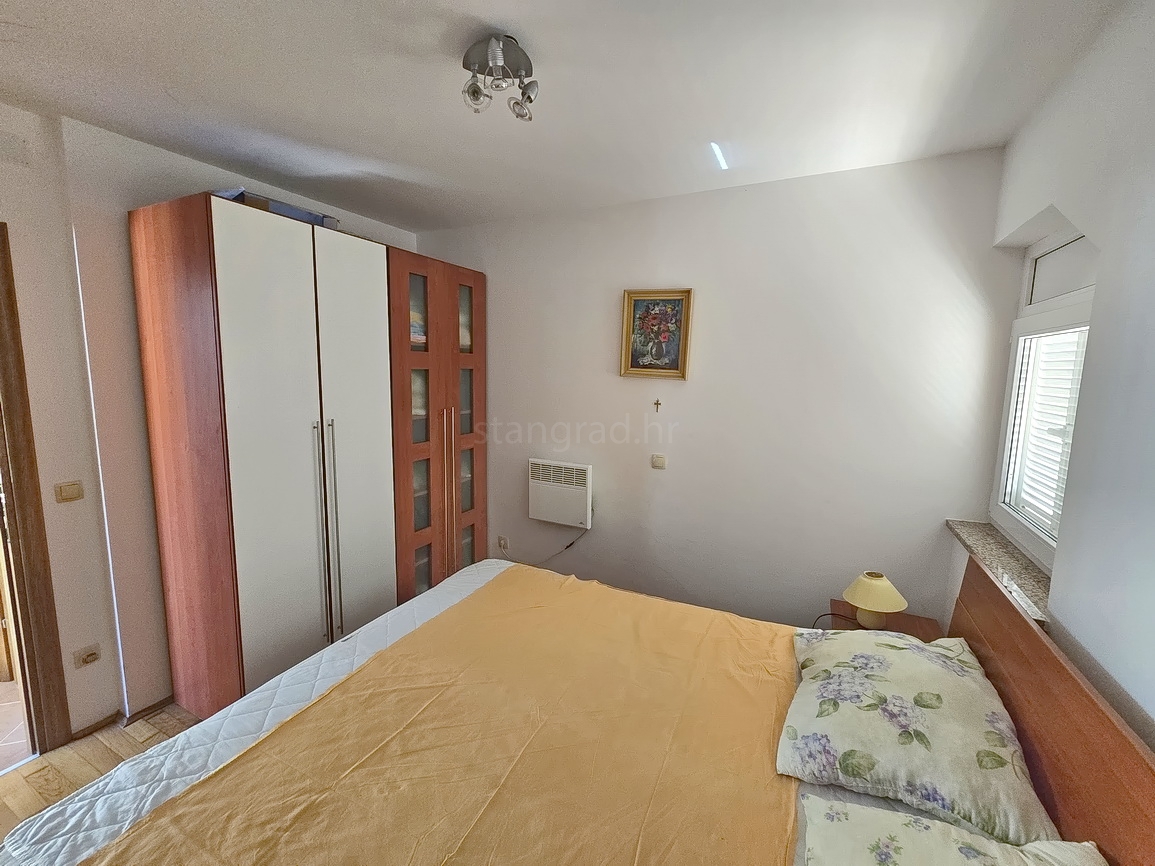 Malinska, appartamento al piano terra con giardino e piscina privata!