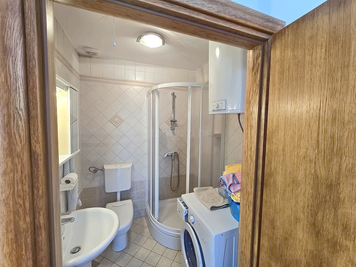 Malinska, appartamento al piano terra con giardino e piscina privata!