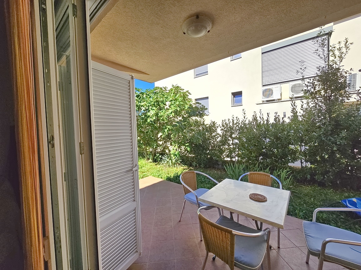 Malinska, appartamento al piano terra con giardino e piscina privata!