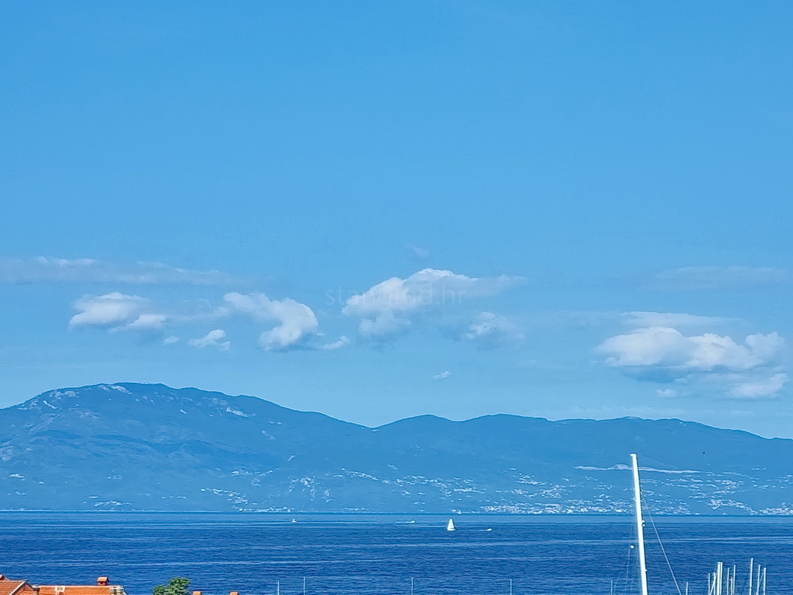 Malinska, appartamento al 2° piano vicino al centro e al mare con vista!