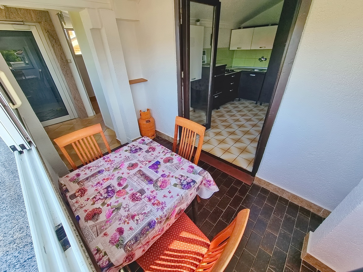 Malinska, appartamento al 2° piano vicino al centro e al mare con vista!