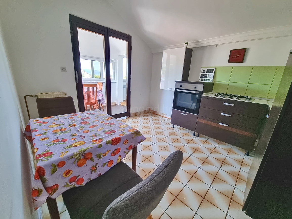 Malinska, appartamento al 2° piano vicino al centro e al mare con vista!