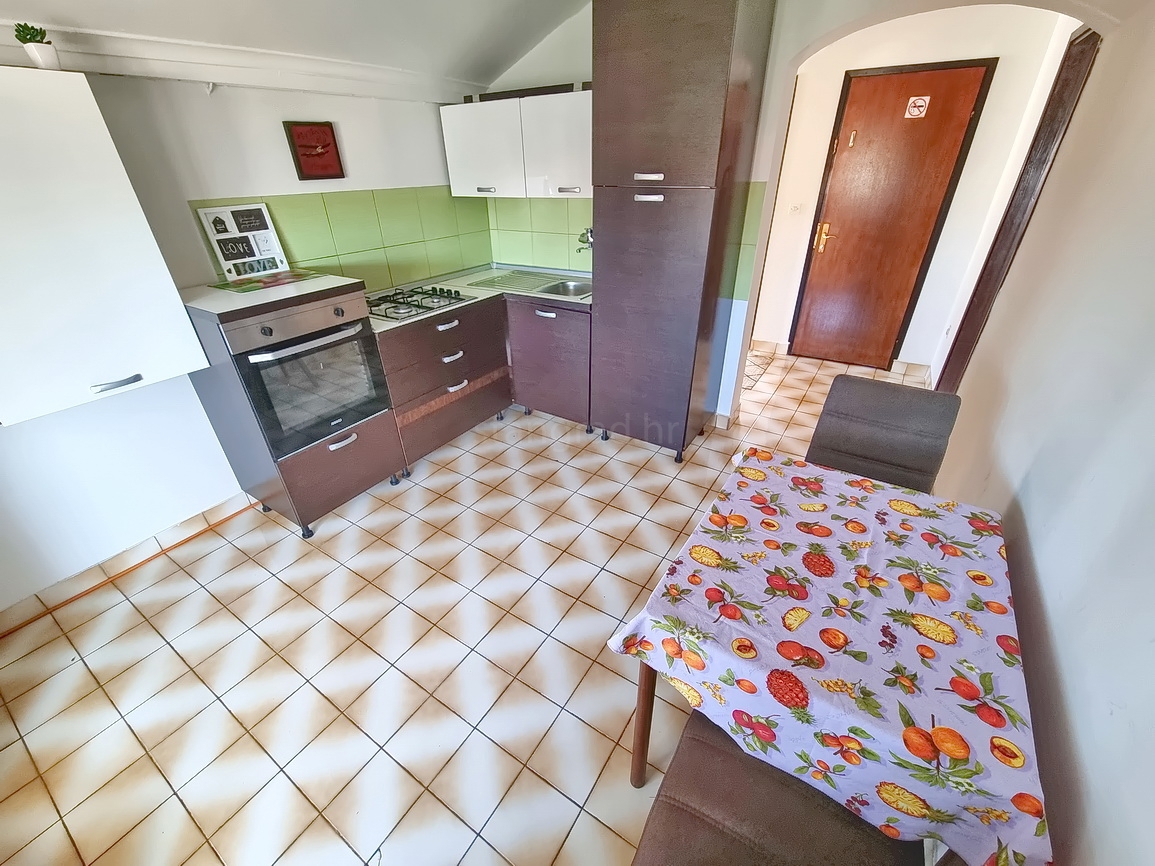 Malinska, appartamento al 2° piano vicino al centro e al mare con vista!