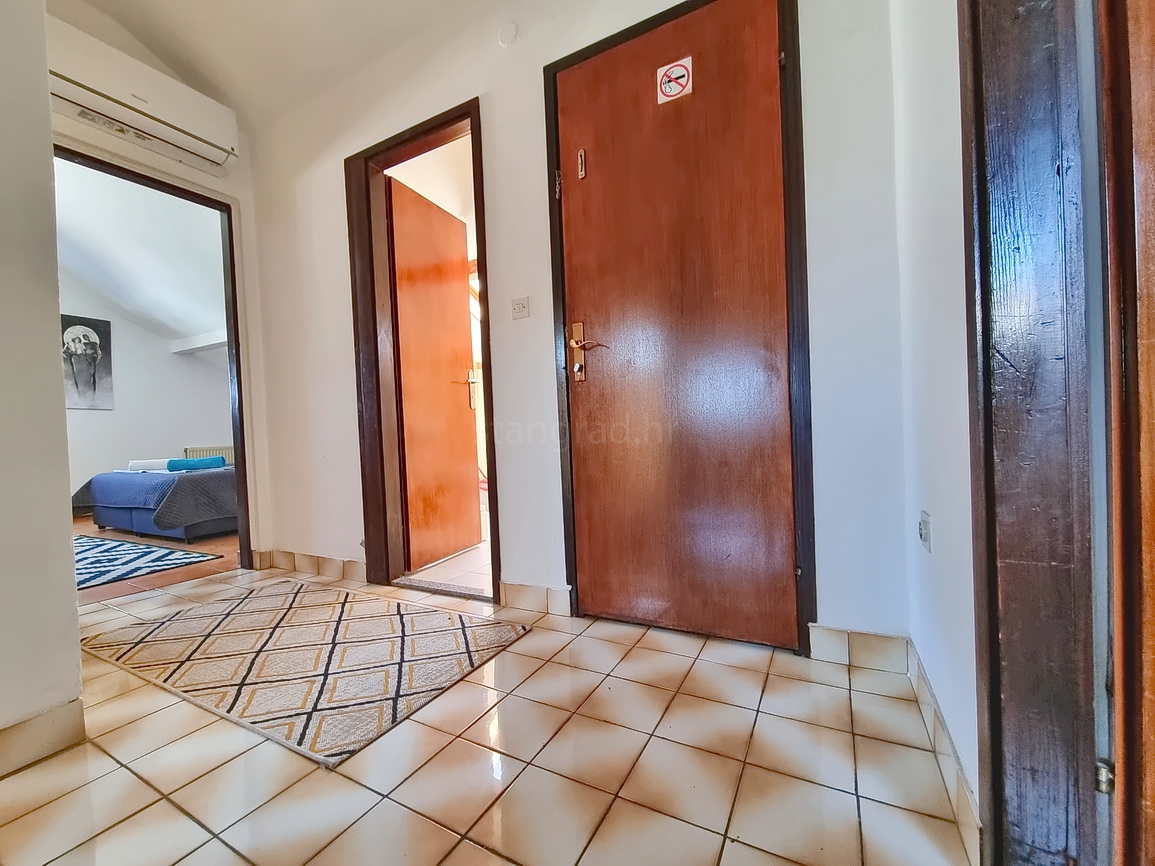 Malinska, appartamento al 2° piano vicino al centro e al mare con vista!