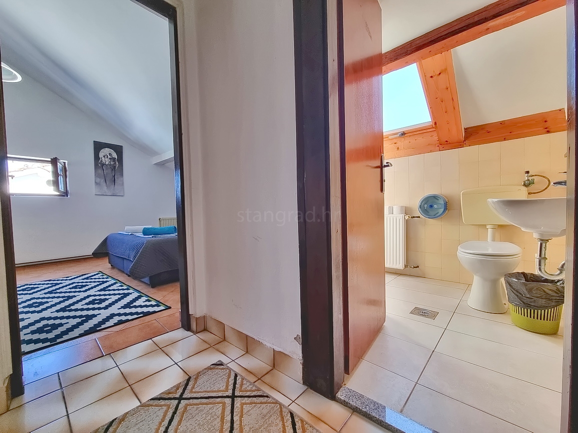 Malinska, appartamento al 2° piano vicino al centro e al mare con vista!