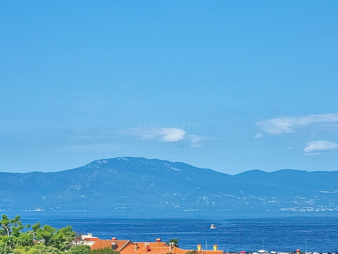 Malinska, appartamento al 2° piano vicino al centro e al mare con vista!