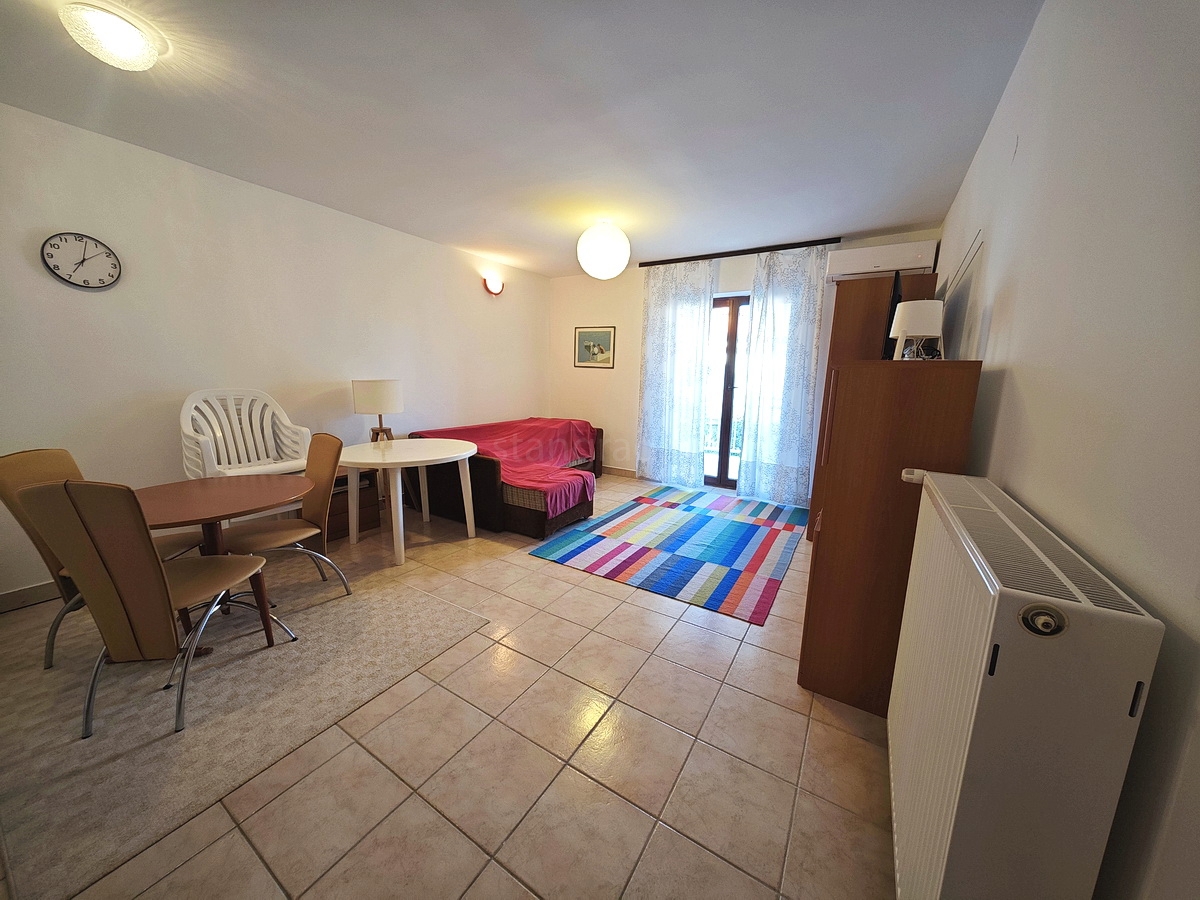 Malinska, appartamento con una camera da letto vicinissimo al mare!