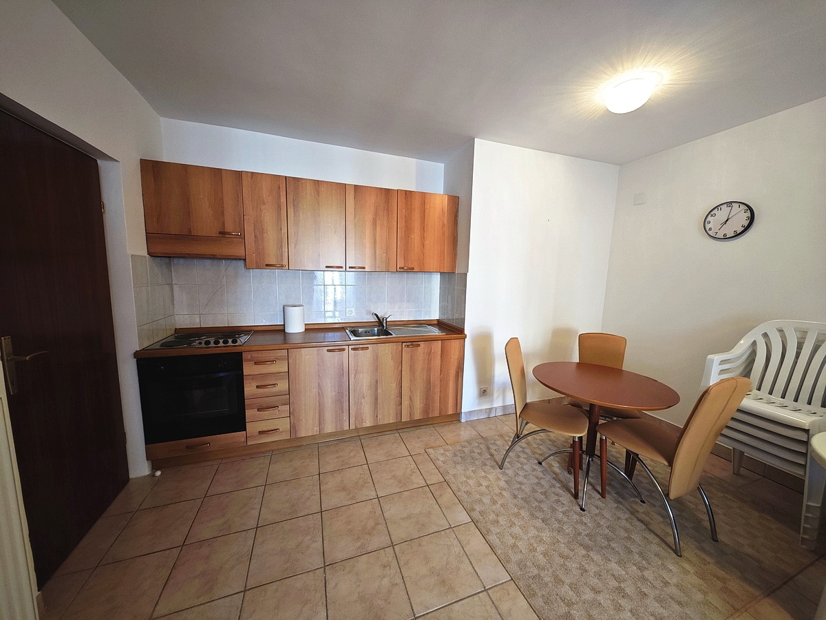 Malinska, appartamento con una camera da letto vicinissimo al mare!