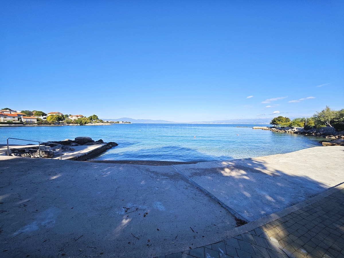 Malinska, appartamento con una camera da letto vicinissimo al mare!