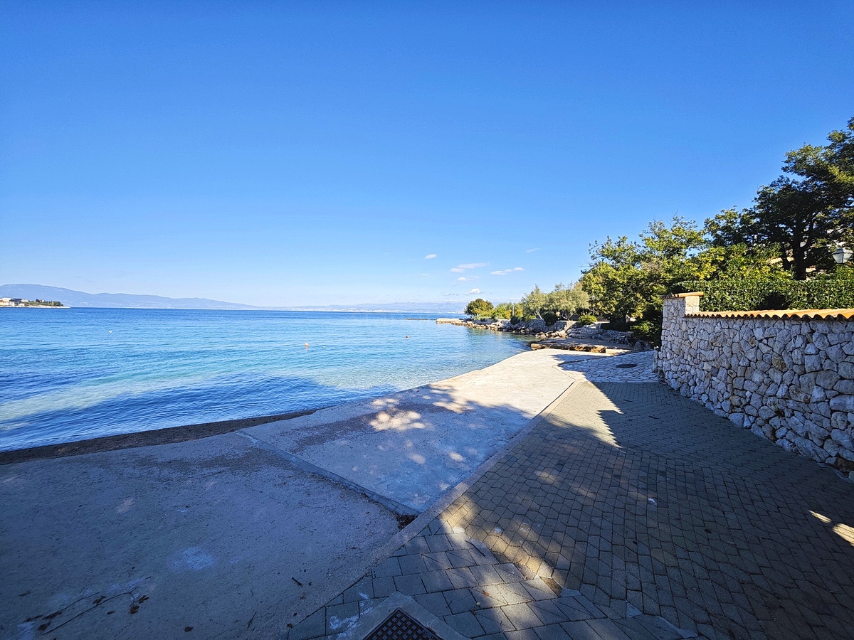 Malinska, appartamento con una camera da letto vicinissimo al mare!
