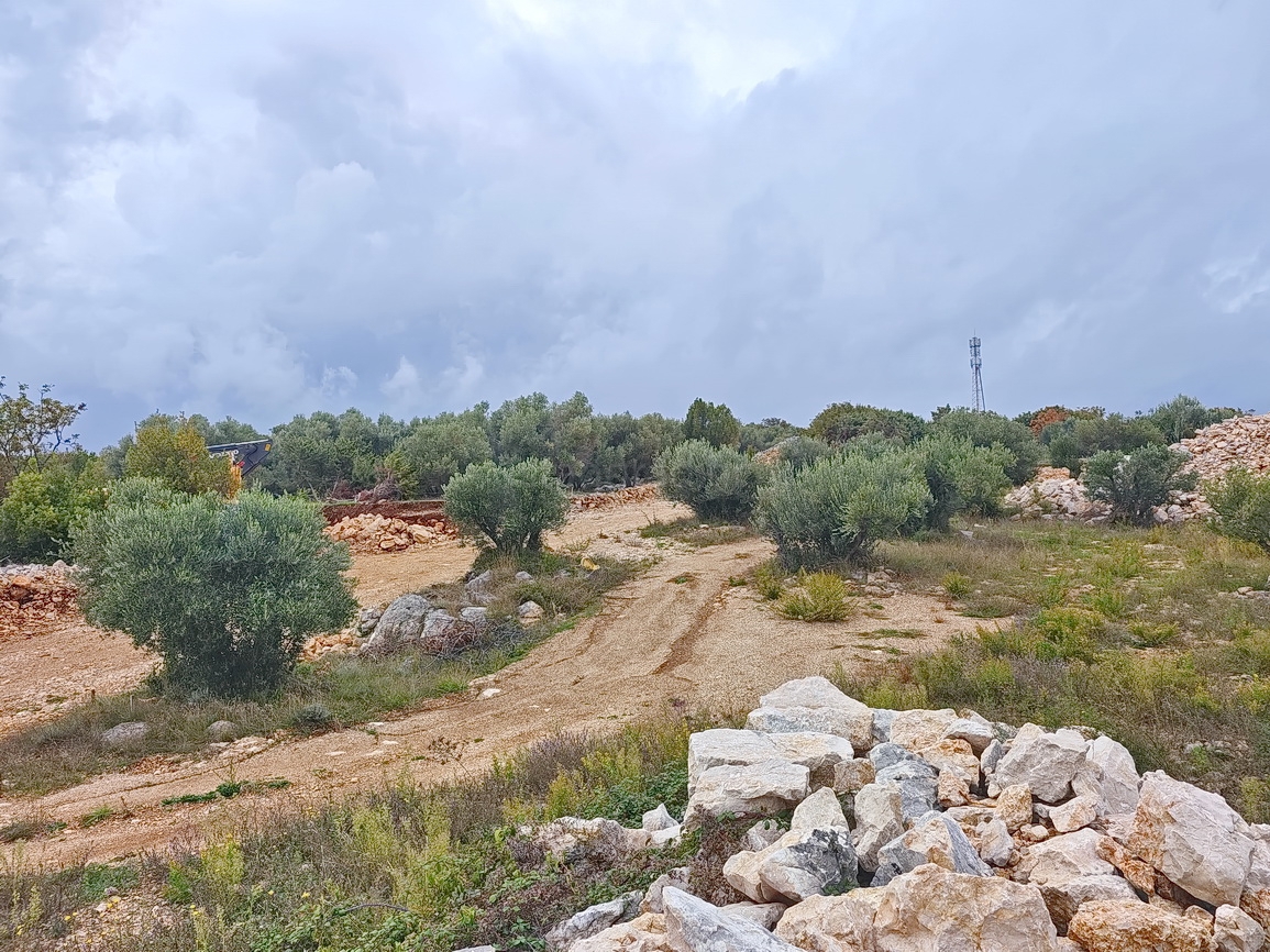 Krk, ampio terreno edificabile in posizione attraente!