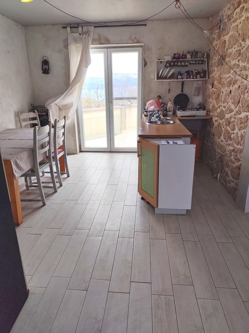 Zona di Vrbnik, casa in pietra con vista mare e giardino!