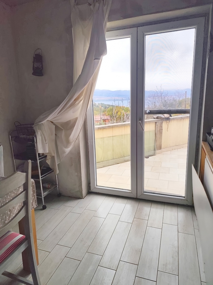 Zona di Vrbnik, casa in pietra con vista mare e giardino!