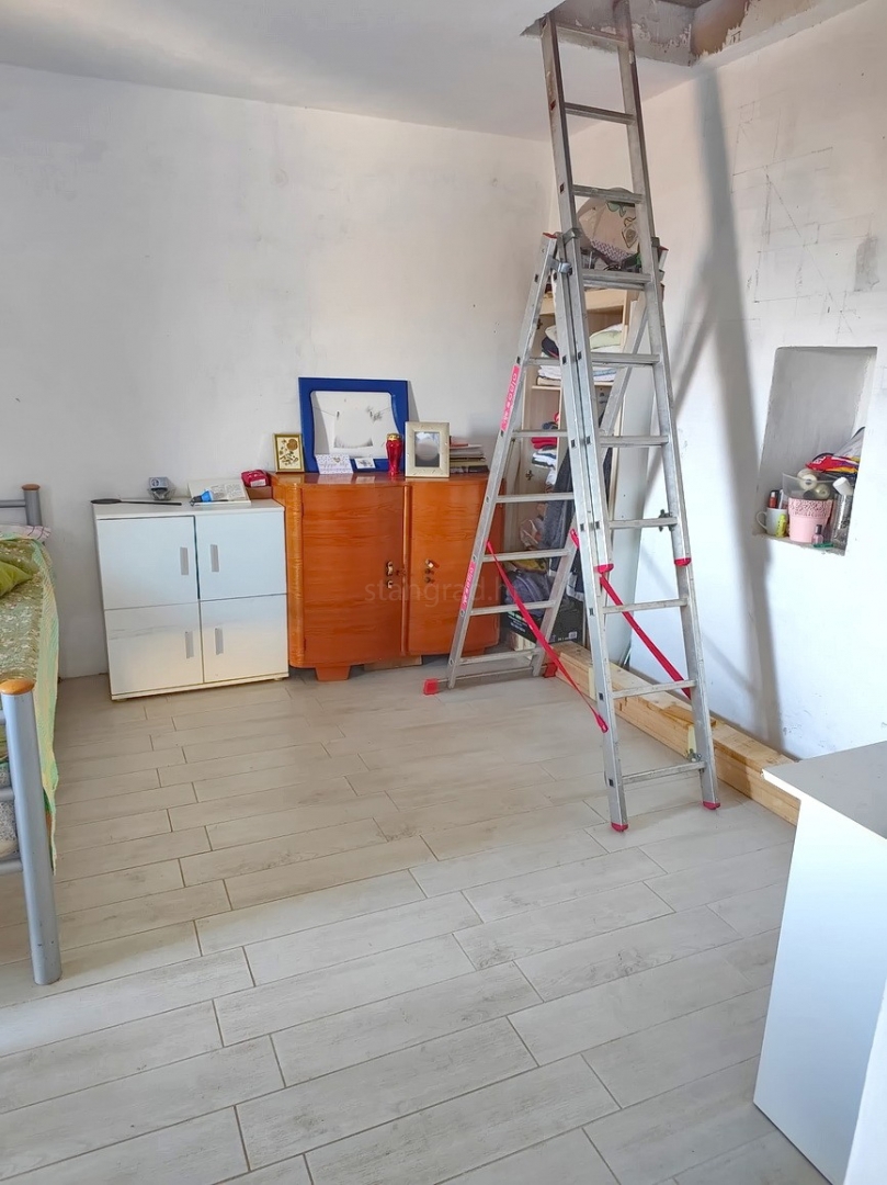 Zona di Vrbnik, casa in pietra con vista mare e giardino!