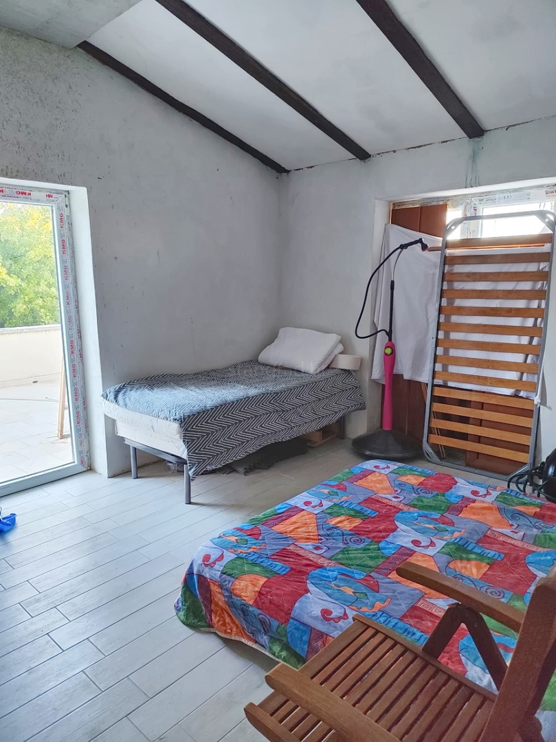 Zona di Vrbnik, casa in pietra con vista mare e giardino!