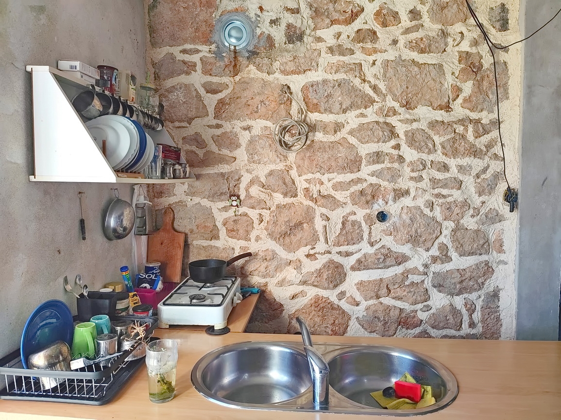 Zona di Vrbnik, casa in pietra con vista mare e giardino!