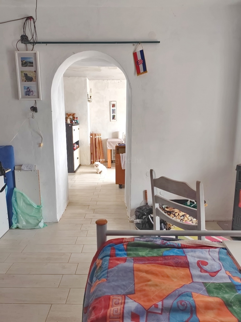 Zona di Vrbnik, casa in pietra con vista mare e giardino!