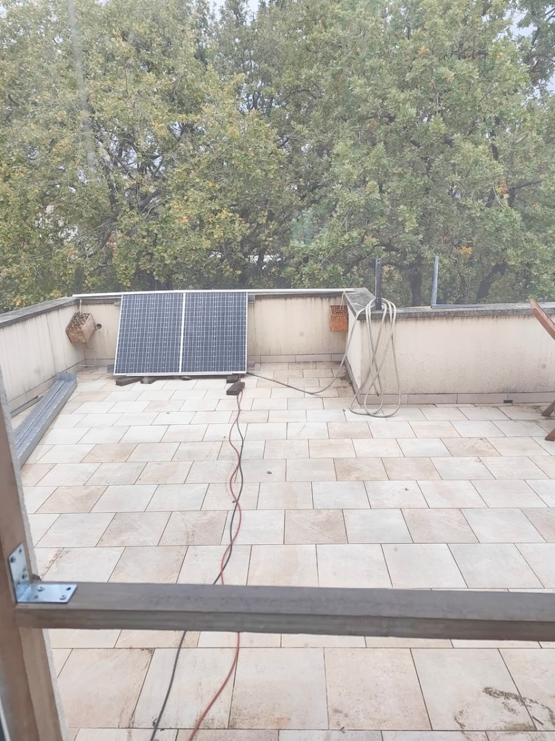 Zona di Vrbnik, casa in pietra con vista mare e giardino!