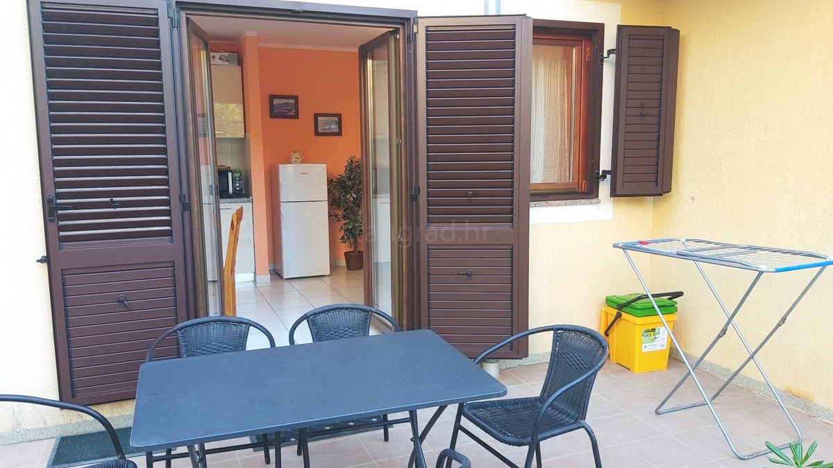 Baška, appartamento al piano terra a 200 m dal mare!