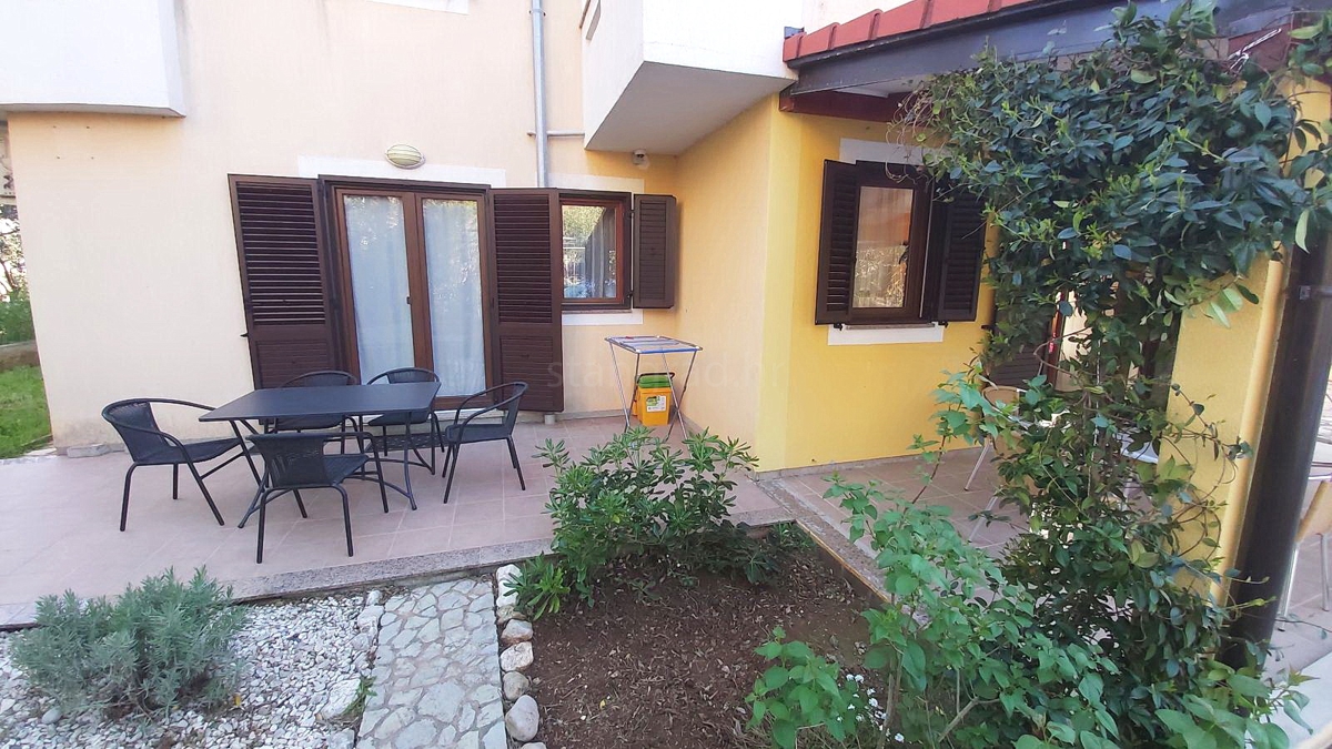 Baška, appartamento al piano terra a 200 m dal mare!