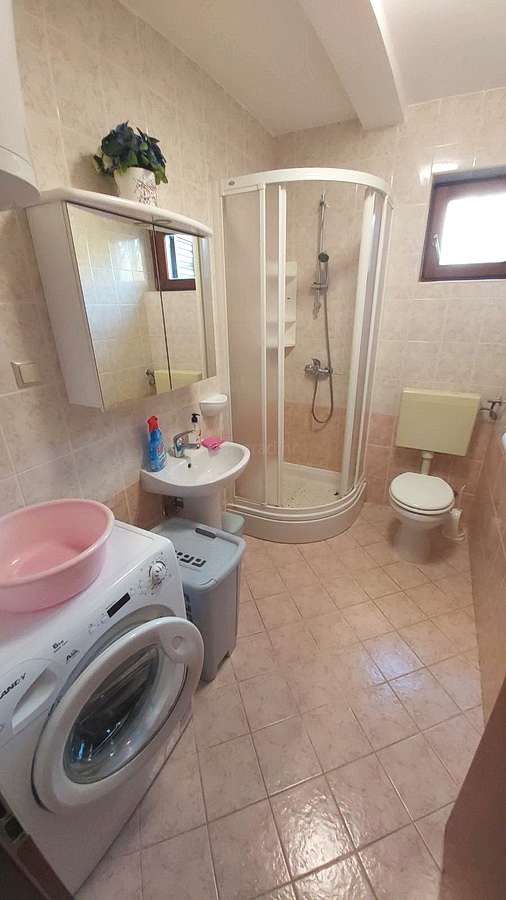 Baška, appartamento al piano terra a 200 m dal mare!