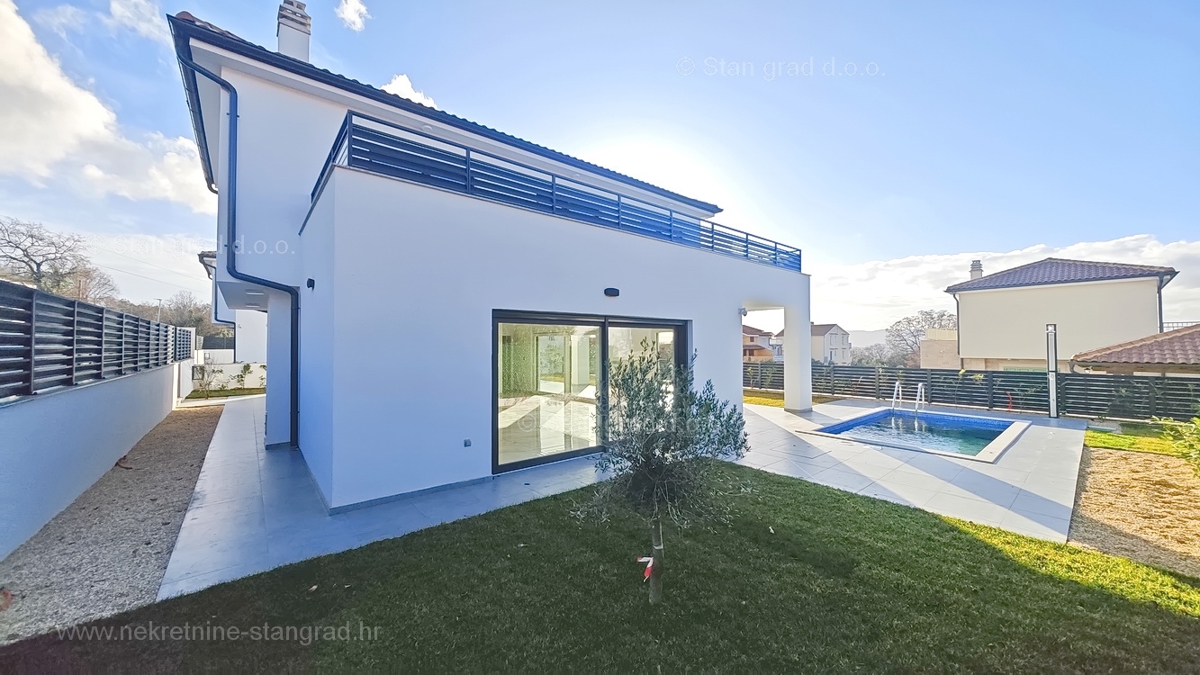 Malinska, casa bifamiliare di nuova costruzione con piscina!