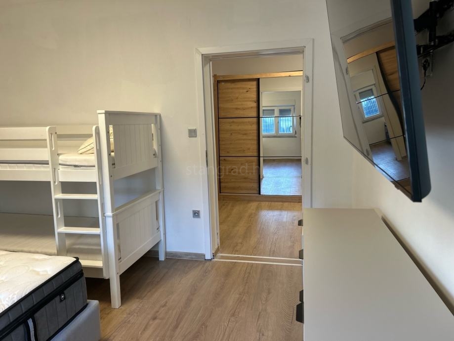 Šilo, casa a piano terra con giardino vicino a centro e mare!