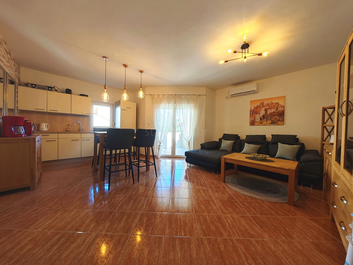 Malinska ditorni, due appartamenti con giardino e parcheggio!