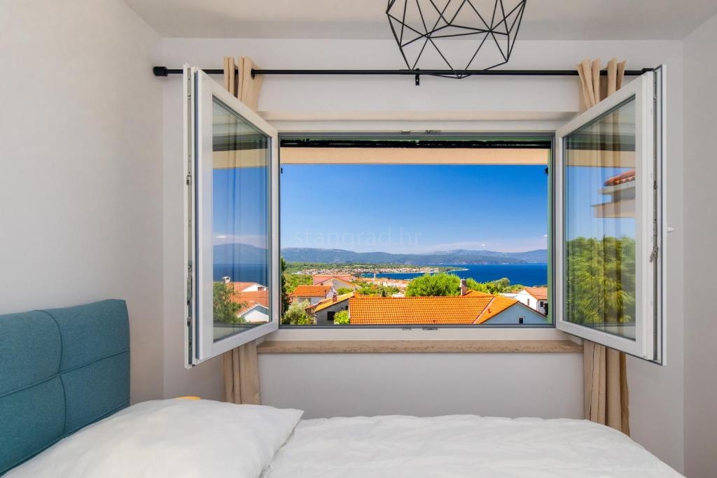 Malinska, moderna casa con piscina e vista mare!