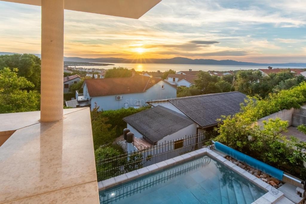 Malinska, moderna casa con piscina e vista mare!