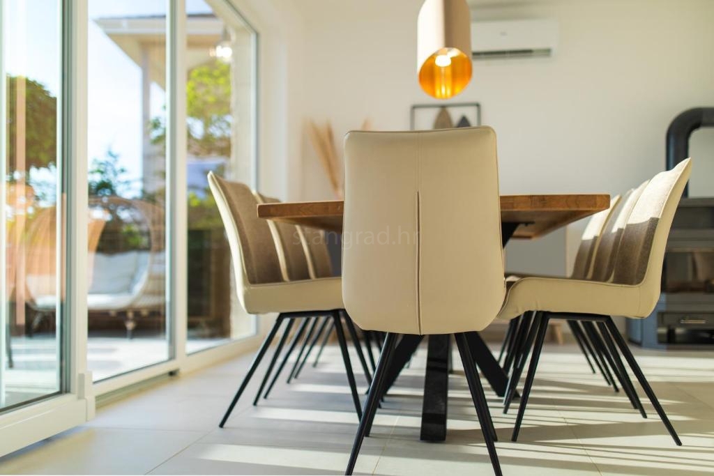 Malinska, moderna casa con piscina e vista mare!