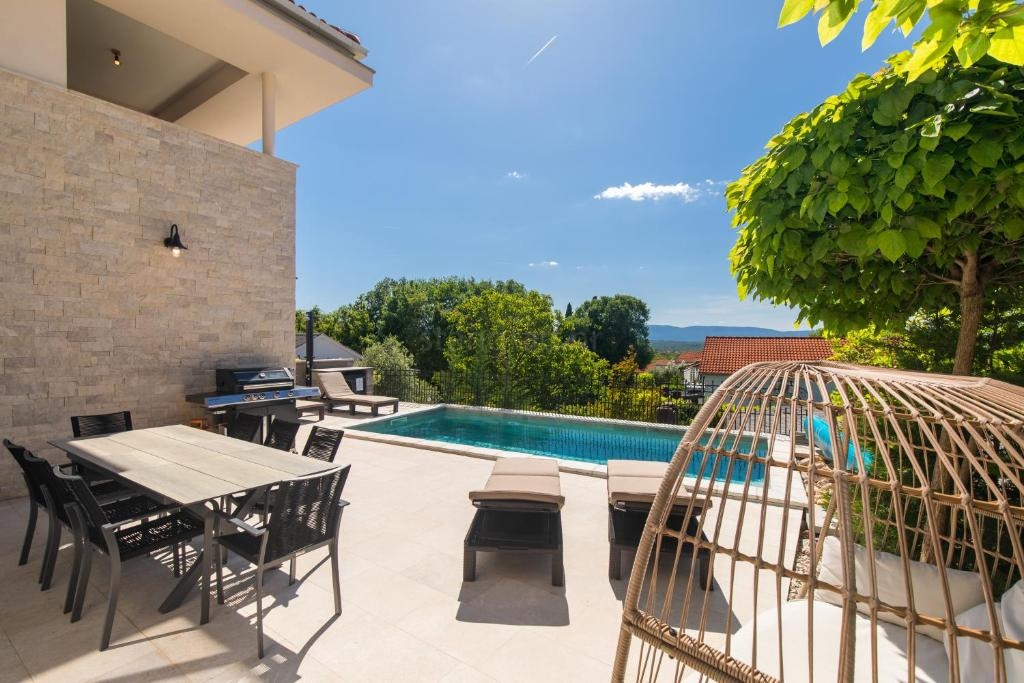 Malinska, moderna casa con piscina e vista mare!