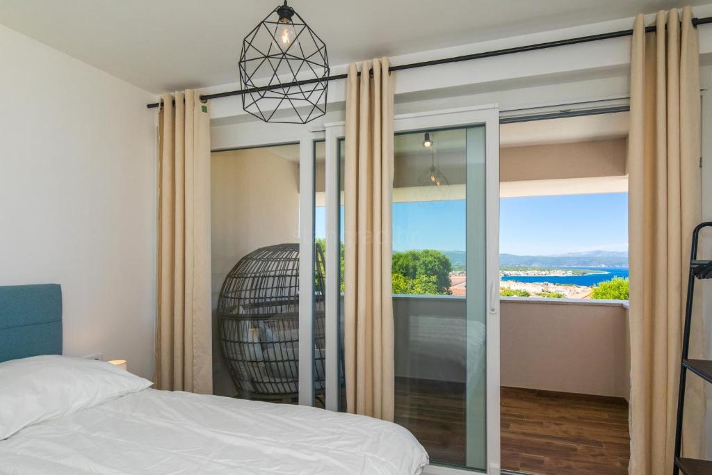 Malinska, moderna casa con piscina e vista mare!