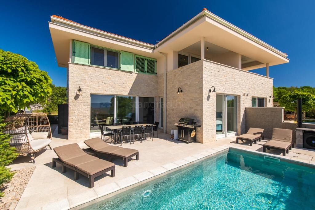 Malinska, moderna casa con piscina e vista mare!