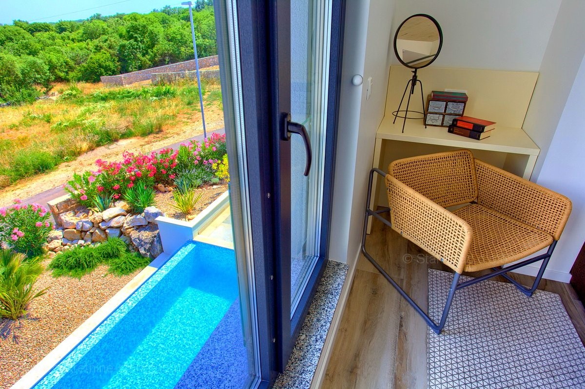 Esclusivo !! Casa moderna con piscina vicino a Krk