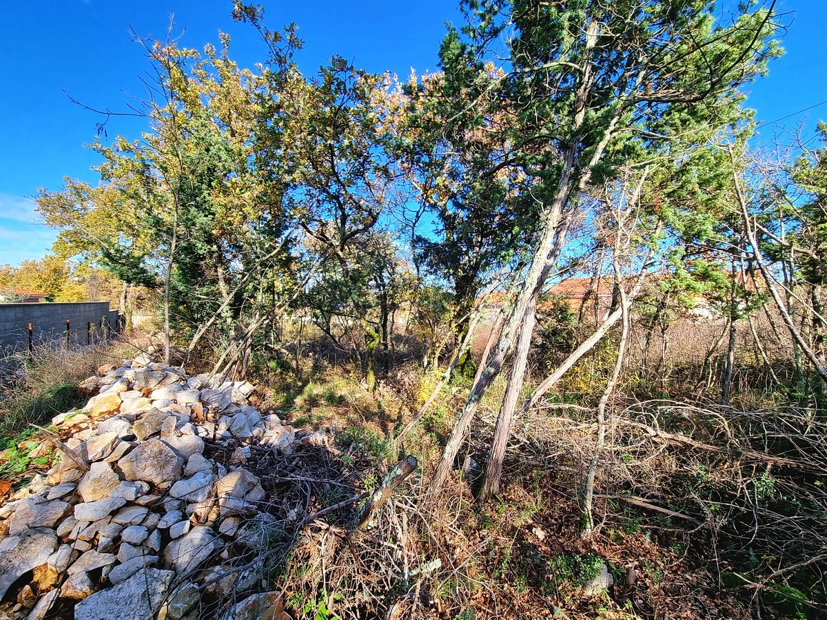 Malinska, dintorni, terreno edificabile in una posizione tranquilla