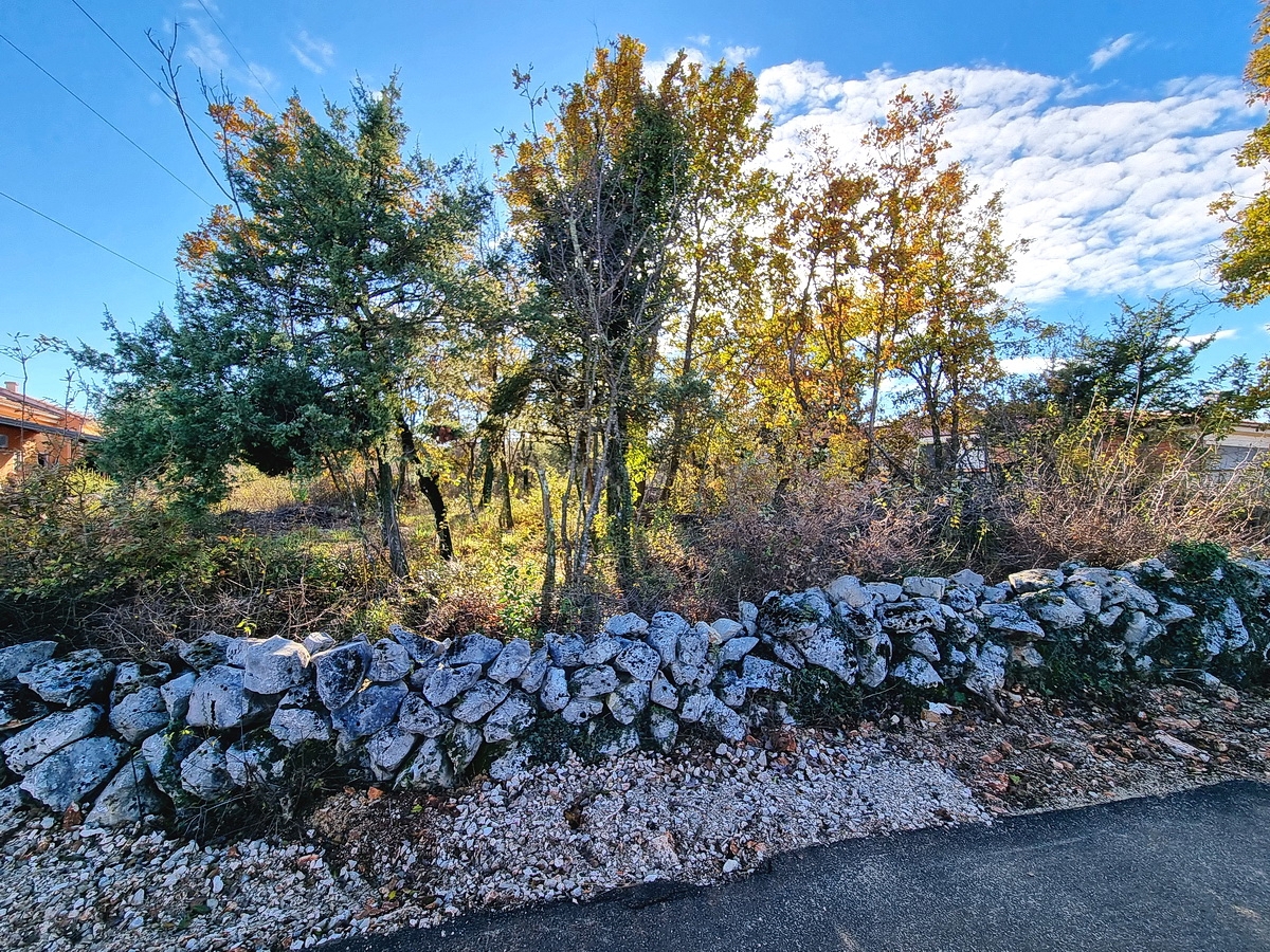 Malinska, dintorni, terreno edificabile in una posizione tranquilla