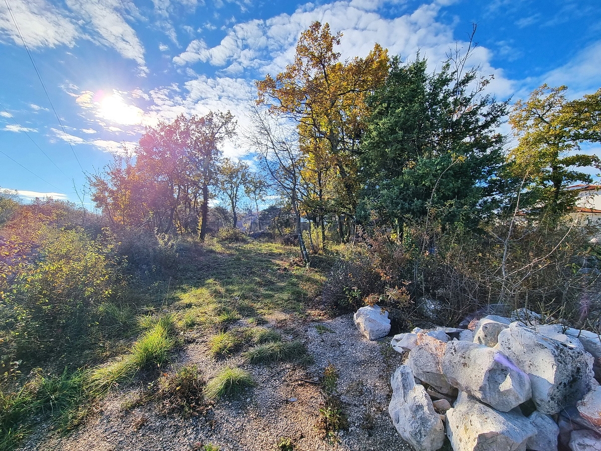 Malinska, dintorni, terreno edificabile in una posizione tranquilla