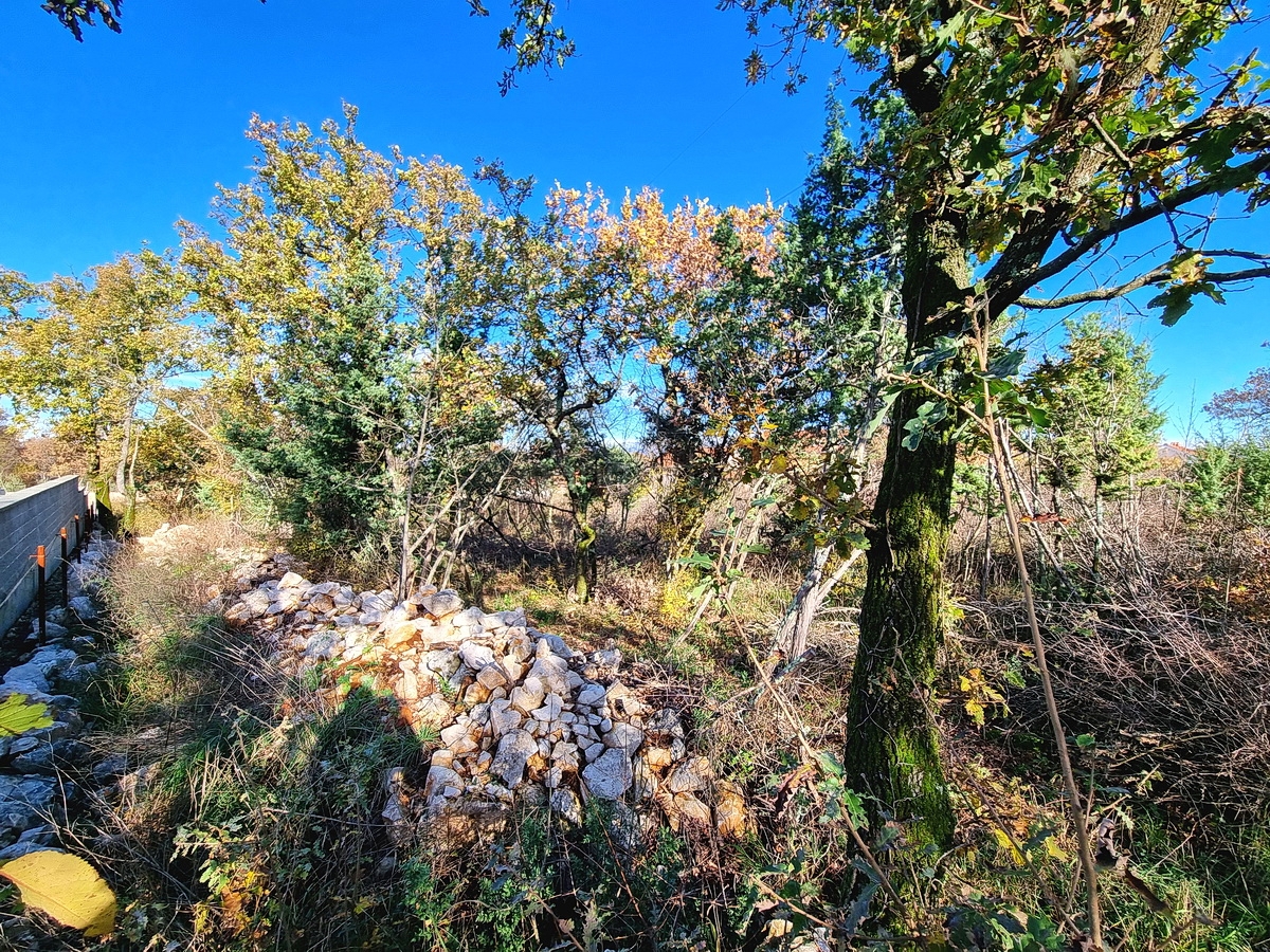 Malinska, dintorni, terreno edificabile in una posizione tranquilla