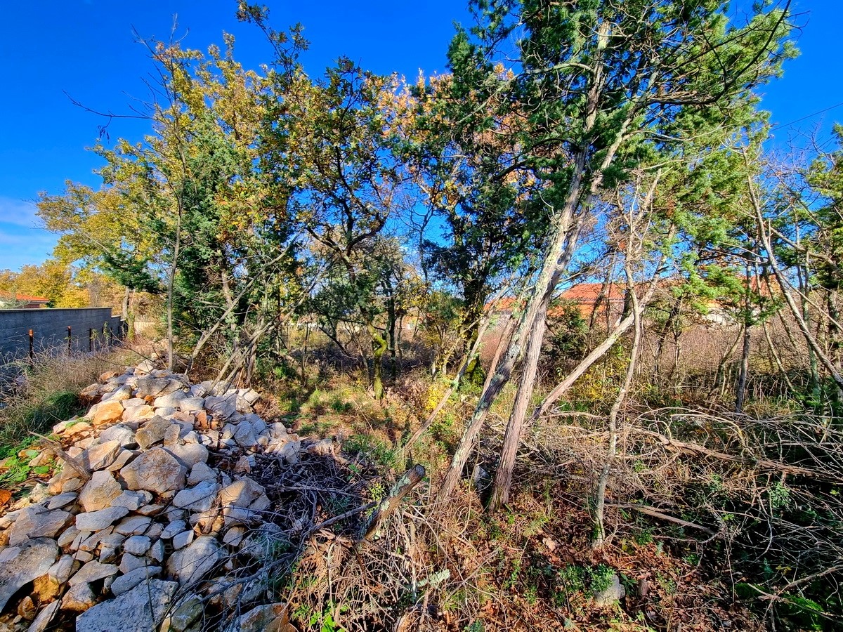 Malinska, dintorni, terreno edificabile in una posizione tranquilla